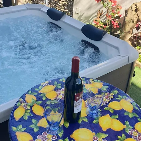 Grace Seaview Jacuzzi Apartment *